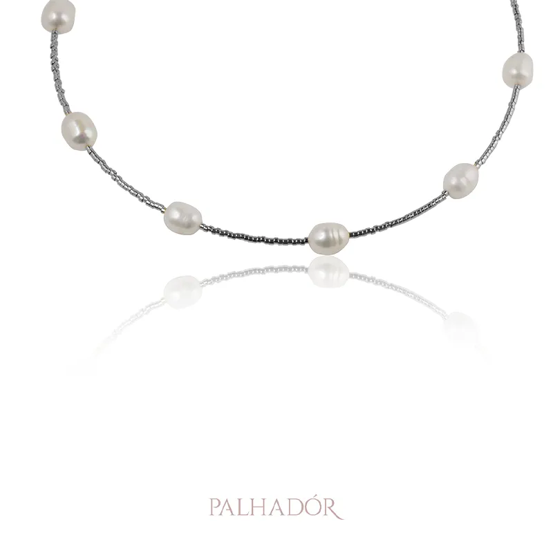 COLAR CHOKER PLACA PÉROLAS RÓDIO BRANCO