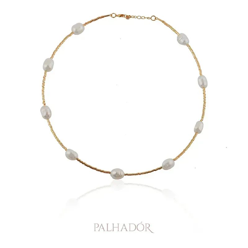 COLAR CHOKER PLACA PÉROLAS OURO